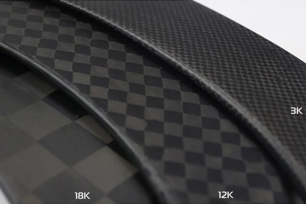 Folgende Schläger sind mit Carbon Weave18K...